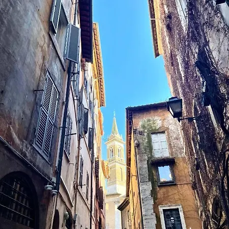 Navona Fox House 2